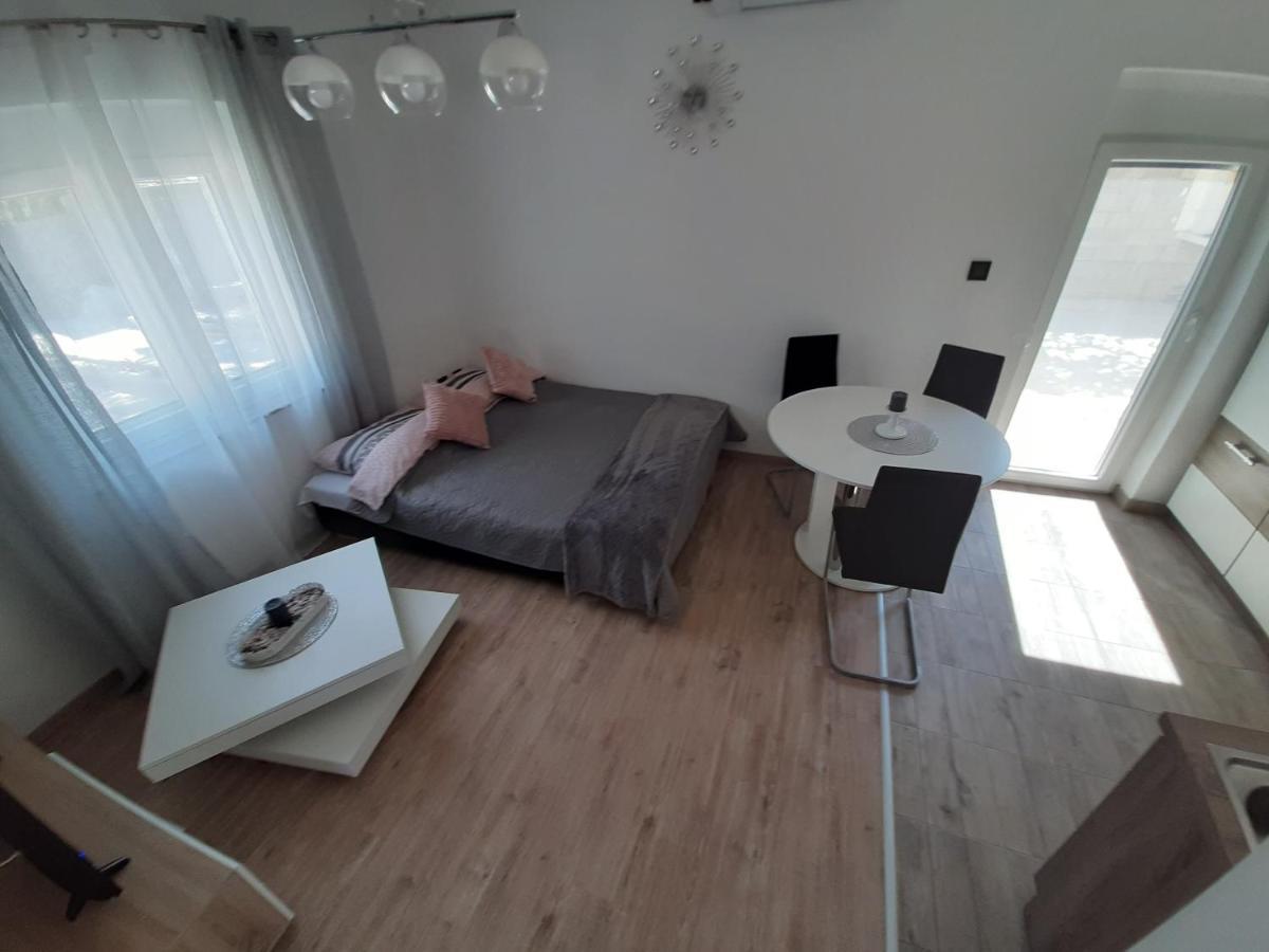 Ferienhaus Karlo Pridraga Eksteriør bilde