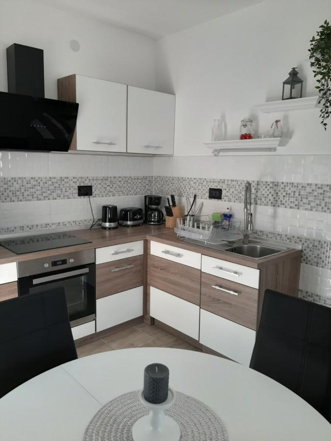 Ferienhaus Karlo Pridraga Eksteriør bilde