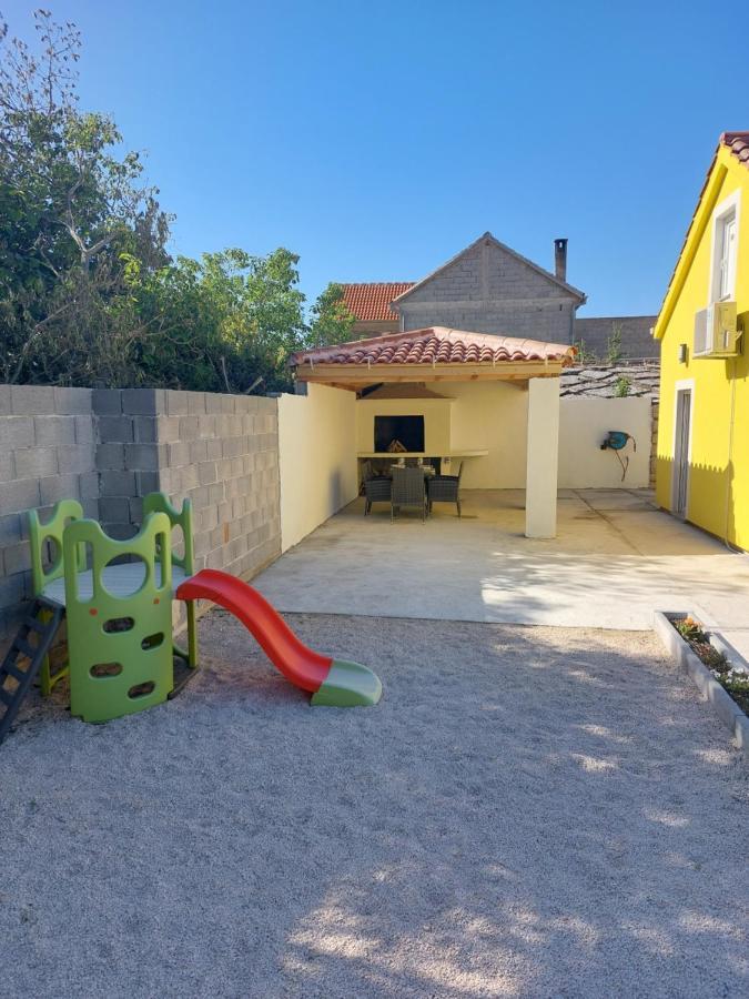 Ferienhaus Karlo Pridraga Eksteriør bilde
