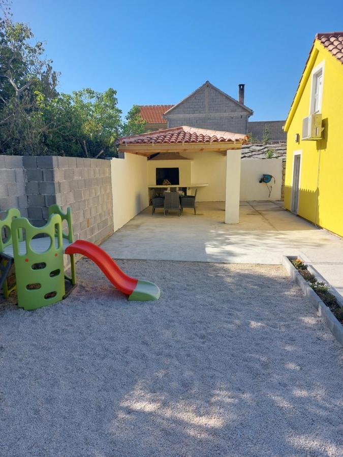 Ferienhaus Karlo Pridraga Eksteriør bilde